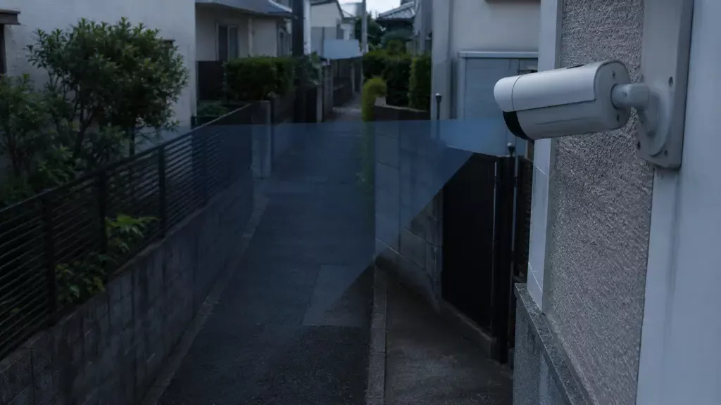 私道や旗竿地通路の防犯カメラ死角を表すイメージ
